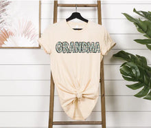 Load image into Gallery viewer, Daisy Name Tee