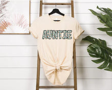 Load image into Gallery viewer, Daisy Name Tee

