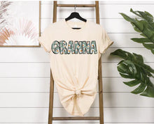 Load image into Gallery viewer, Daisy Name Tee
