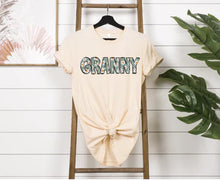 Load image into Gallery viewer, Daisy Name Tee

